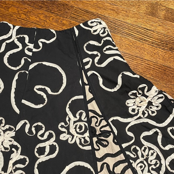 Vintage embroidered black and off-white mid length skirt - size XS - Picture 5 of 8
